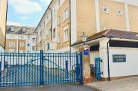 Marina living with parking, balcony, quiet and secure - B&B