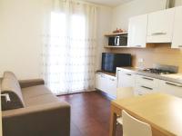 One-Bedroom Apartment with Balcony (6 Adults)