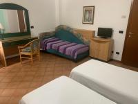 Deluxe Room (2 Adults + 1 Child)