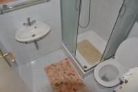 Apartment with Shower