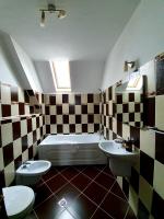Estudio con balcón