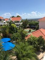 Haven on Noosa Hill - sunset views, pools, spa - B&B Noosa
