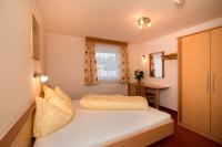 Comfort Three-Bedroom Apartment with Terrace (6-7 Adults)