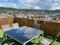 Bath Roof Terrace Apartment, City Centre, Sleeps up to 8 - Chambres d'hôtes Bath