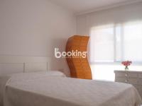 Indústria Apartament per 3 persones a 2 minuts de la platja amb Aire acondicionat i plaça d'aparcament - B&B