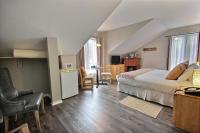 Zimmer mit Kingsize-Bett