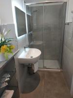 Habitación con cama grande 