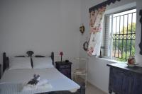 3h Athina Cottage in Athens Riviera, Saronida - Ferienwohnung