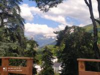 Apartment with Mountain View