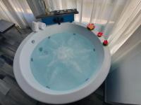 Suite mit Queensize-Bett und Whirlpool