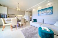 Apartamento de lujo de 1 dormitorio con terraza y vistas al mar