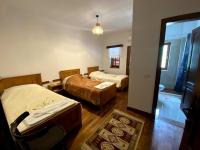 Driepersoonskamer met Uitzicht op de Bergen