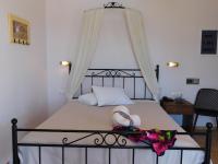 One-Bedroom Apartment with Mountain View