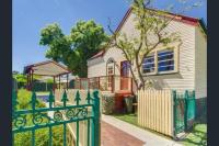 B&B Armidale - Bright 3-bedroom apartment - Central Armidale - Bed and Breakfast Armidale