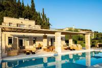 Villa Mantilari Wine Estate 7 Apartments 2 Private Pools 1 Heated Tennis Court Fitness Center - Chambres d'hôtes Archanes
