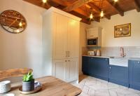 One-Bedroom Cottage (The Parlour) (No pets)