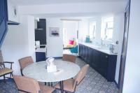 New street Luxury town house in the centre of Holt with free PARKING for one car - Chambres d'hôtes Holt