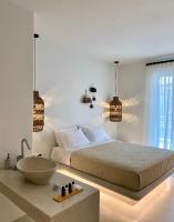 Deluxe Queen Suite