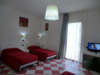 Chambre Quadruple avec Balcon et Vue sur Jardin