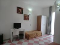 Double Room with Balcony and Garden View