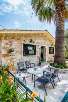 Kastro Stone House - B&B