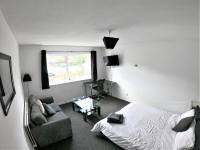 B&B Basingstoke - Town Centre Studio Flat! - Bed and Breakfast Basingstoke