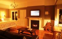 Deluxe One-Bedroom Cottage - Botanica