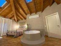 King Room with Spa Bath