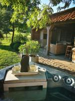 Casa Leone near Bruges with jacuzzi & parking - B&B
