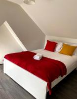 B&B Luton - Ferndale House-Huku Kwetu Luton -Spacious 4 Bedroom House - Suitable & Affordable Group Accommodation - Business Travellers - Bed and Breakfast Luton