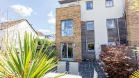 Shore Thing - Stylish Townhouse with Sea Glimpses and Large Garden - Bed and Breakfast