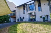 La Grange Emnitan - Maison de ville moderne pour 12p Fêtes interdites - B&B Saint-Genis-Pouilly