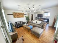 空港から車で15分 国際通りやパルコシティへは10分 アメリカンビレッジまでは20分 最大で8名まで泊まれる一軒家 - B&B Kowan