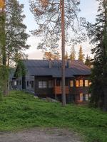 Ruka Center Chalet 3B1 - Ski-In Ski-Out - All services nearby - AC - Fireplace - Wifi - Own parking place - Chambres d'hôtes Ruka