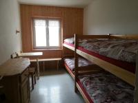 Vierbettzimmer mit Gemeinschaftsbad