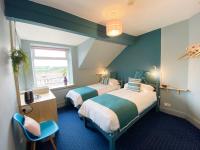 Camera Doppia con Letti Singoli e Bagno in Comune