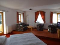 One-Bedroom Apartment with Balcony (3 Adults)