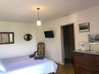 Kamer met Kingsize Bed en Uitzicht op de Bergen
