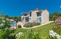 Villa Sterpazzi near Poreč with heated private pool, sea view, jacuzzi and sauna - B&B Višnjan - Visignano