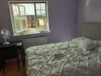 B&B Hendon - Double Room in Honiton House - Bed and Breakfast Hendon