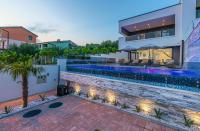 Luxury Villa Lorena with heated pool, jacuzzi,sauna and seaview - Chambres d’hôtes