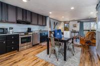 Lake Front King Suite: Full Kitchen-Lakefront Deck- Shared Hot Tub - B&B Hollister