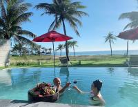 Luxury Villa 5* - Ocean Front - IDCWH - Bed and Breakfast Da Nang