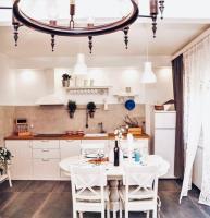 Suite met Kingsize Bed en Uitzicht op Zwembad