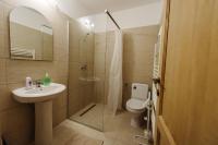 Zimmer mit Kingsize-Bett und Bergblick