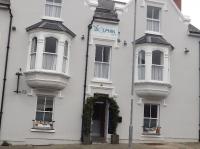 B&B Pembroke Dock - The Dolphin Hotel - Bed and Breakfast Pembroke Dock