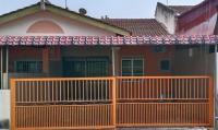 Homestay Ummi Razzin - B&B