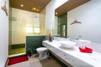 Queen Suite with Pool View