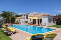 Idyllic Farm House with huge Garden for 14PAX - B&B Almancil