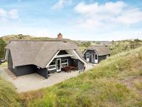 B&B Henne Strand - 8 person holiday home in Henne - Bed and Breakfast Henne Strand